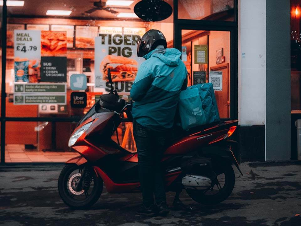 台中借款免留車案例分享｜台中借錢免留車當舖助外送員解決賠償金